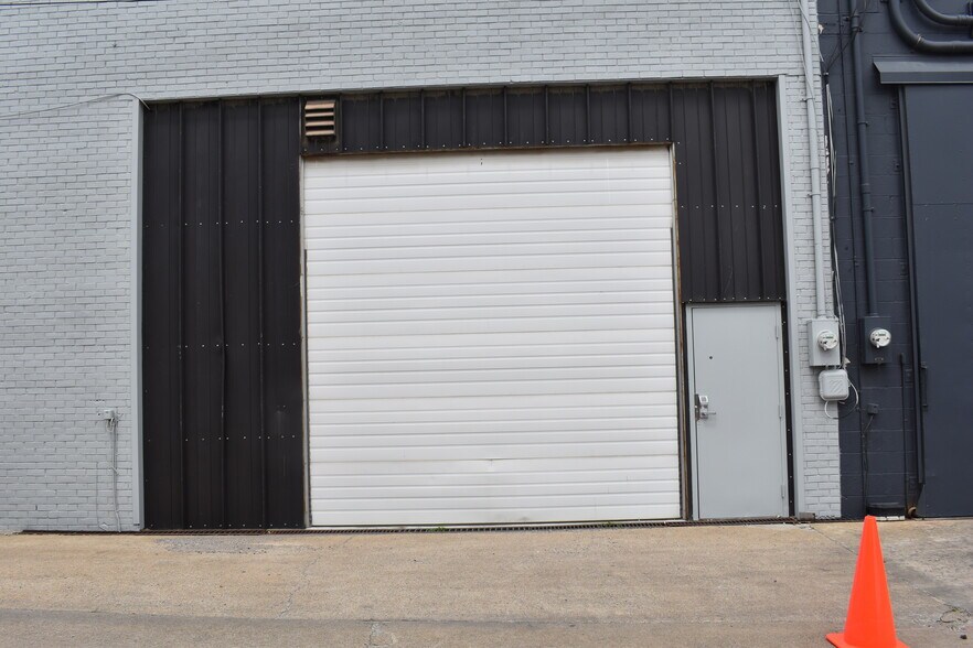 More Photos Of 385-387 Industrial Dr, Mount Juliet Warehouse For Lease