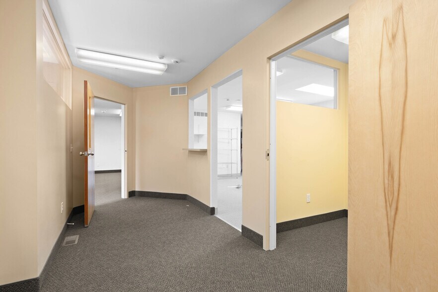 More Photos Of 2640 Ridgeway Ave, Rochester Medical For Lease