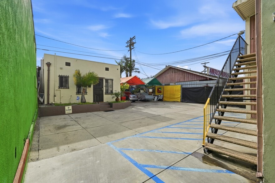 More Photos Of 2048-2050 W Florence Ave, Los Angeles Office For Sale