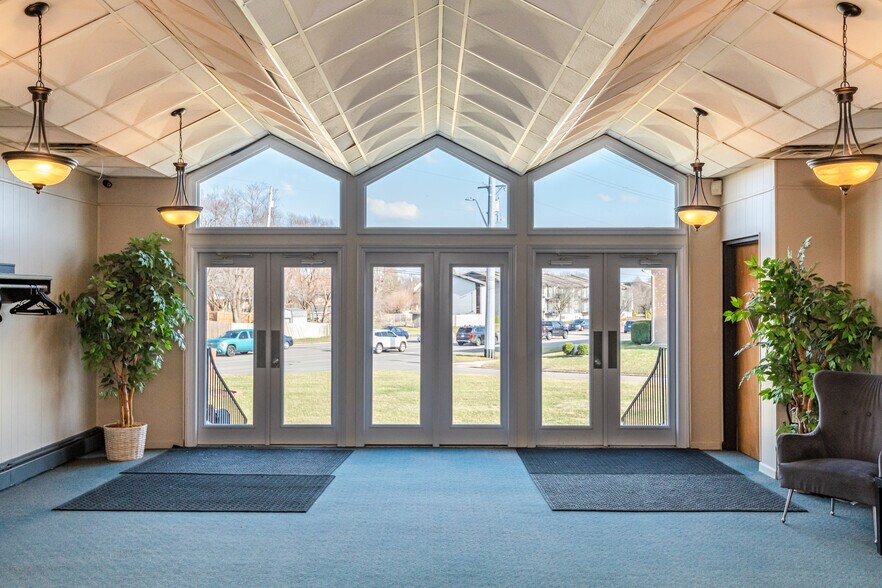 More Photos Of 4445 Wilmington Pike, Dayton Religious Facility For Sale