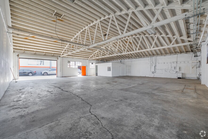 More Photos Of 115-123 E Gardena Blvd, Gardena Service For Lease