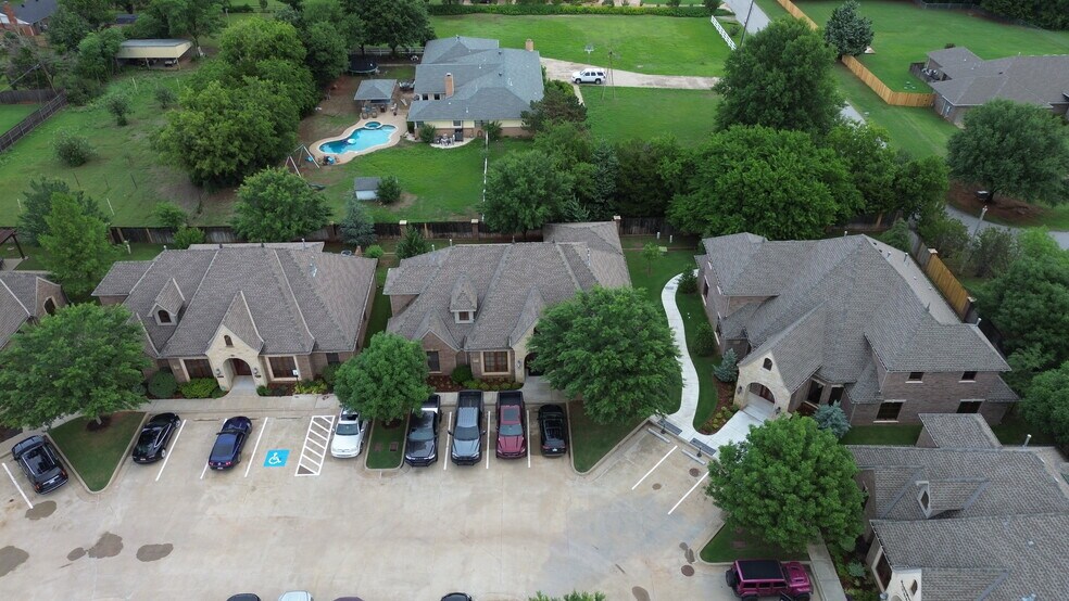 More Photos Of 841 E 33rd, Edmond Office For Sale