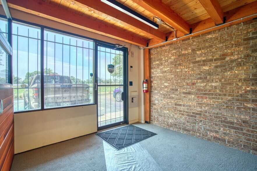 More Photos Of 851 E Hwy 224, Denver Warehouse For Sale