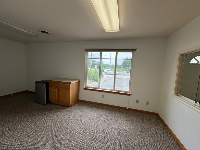 More Photos Of 6523 Stadium Dr, Kalamazoo Medical For Lease