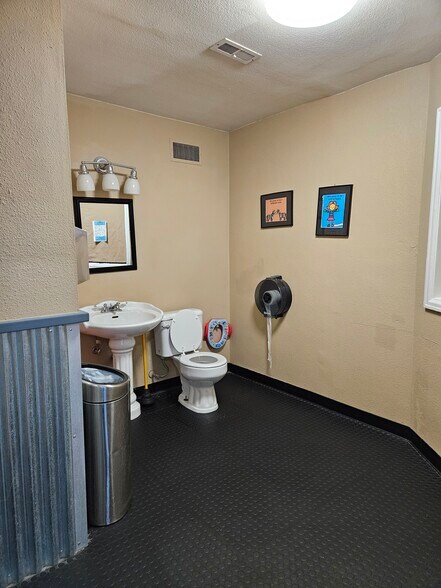 More Photos Of 815 N 1st Ave, Great Falls Auto Dealership For Lease