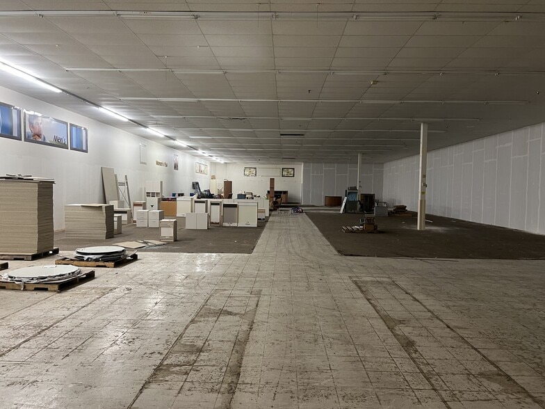 More Photos Of 1625 US Highway 61 N, Lancaster Warehouse For Sale