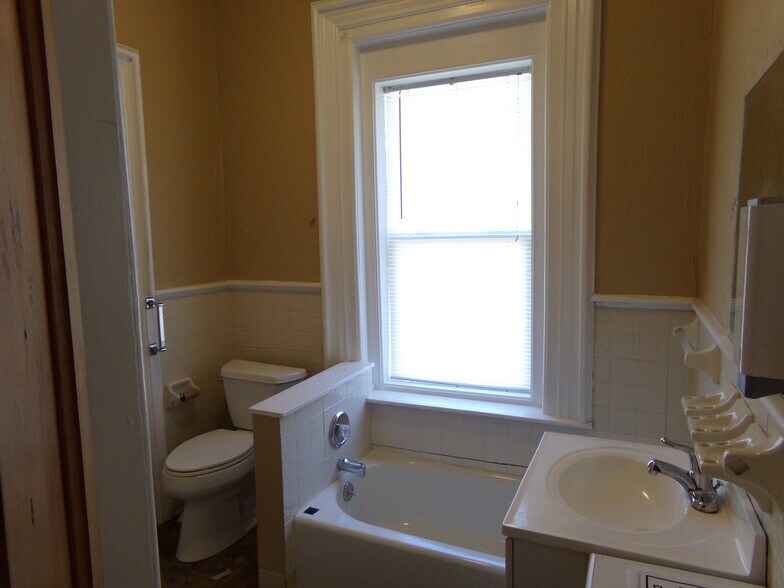 More Photos Of 721 Lincoln Way E, Massillon Office Residential For Sale