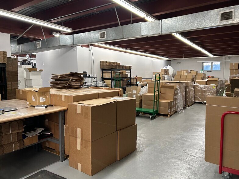 More Photos Of 252 Indian Head Rd, Kings Park Warehouse For Lease