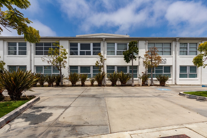 More Photos Of 2100 Abbot Kinney Blvd, Venice Office For Lease