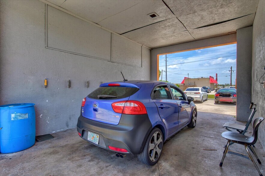 More Photos Of 15182 Dahlgren Ave, Port Charlotte Carwash For Sale