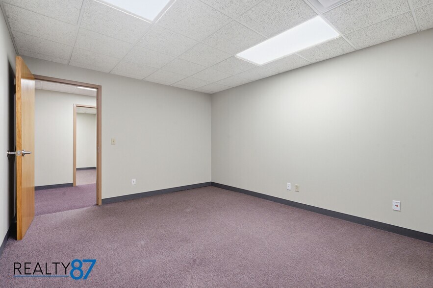 More Photos Of 3100 E Ave NW, Cedar Rapids Office For Lease