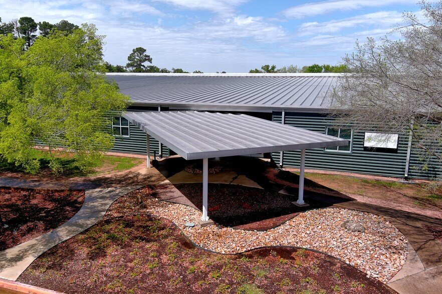 More Photos Of 200 Vista Rdg, Palestine Office For Sale