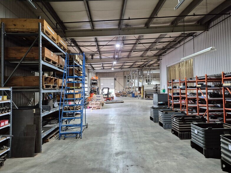 More Photos Of 280 Centre St, Petrolia Manufacturing For Lease