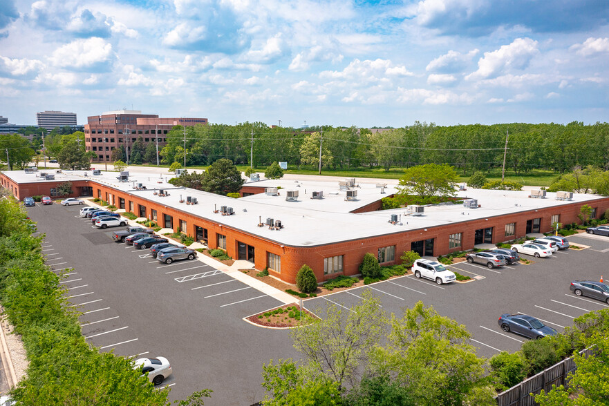 Primary Photo Of 17W775 Butterfield Road (Midwest Office Center), Oakbrook Terrace Medical For Lease