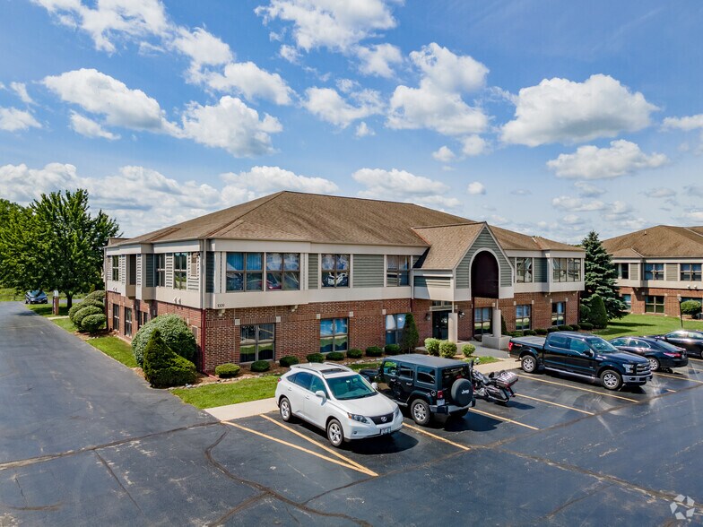 More Photos Of 1009 W Glen Oaks Ln, Mequon Office For Lease