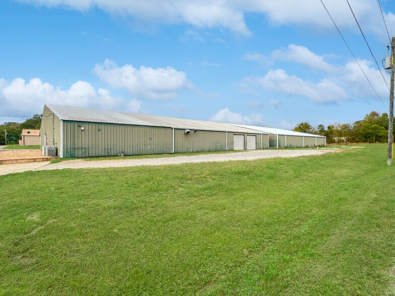 More Photos Of 2721 10th St, Northport Warehouse For Lease