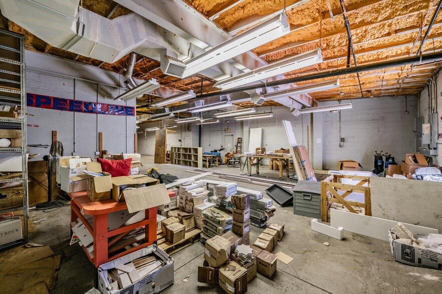 More Photos Of 2902 W Chestnut St, Tampa Industrial For Lease
