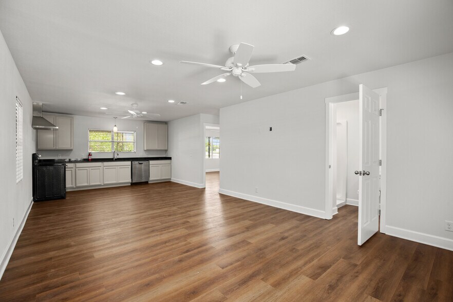 More Photos Of 603 W Highway 290, Dripping Springs Office For Sale