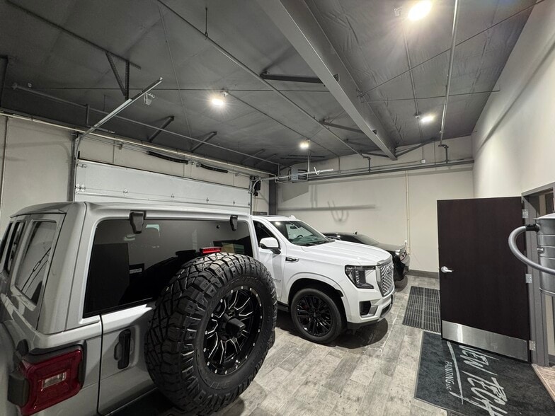 More Photos Of 645 Sandpiper Trl, Cottage Grove Warehouse For Sale