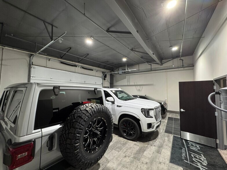 More Photos Of 645 Sandpiper Trl, Cottage Grove Warehouse For Lease