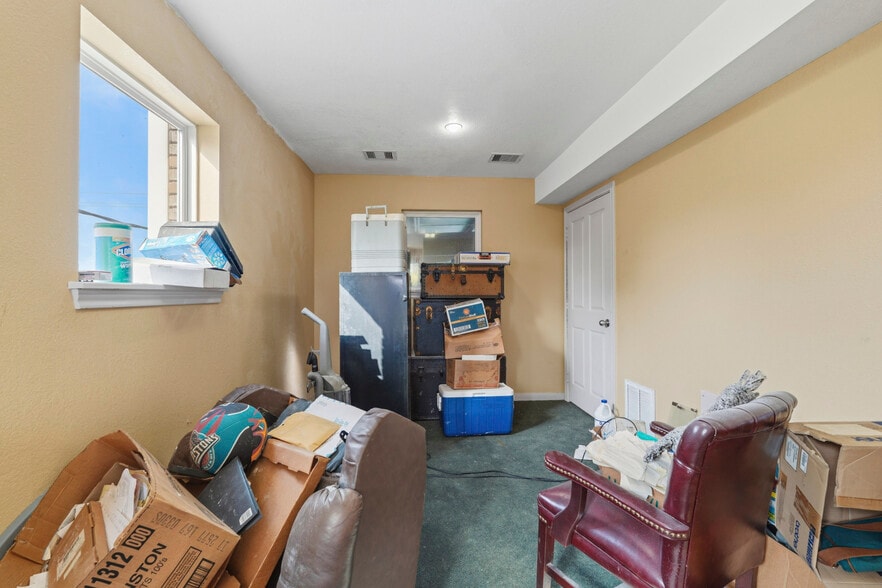 More Photos Of 101 S Friendswood Dr, Friendswood General Retail For Sale