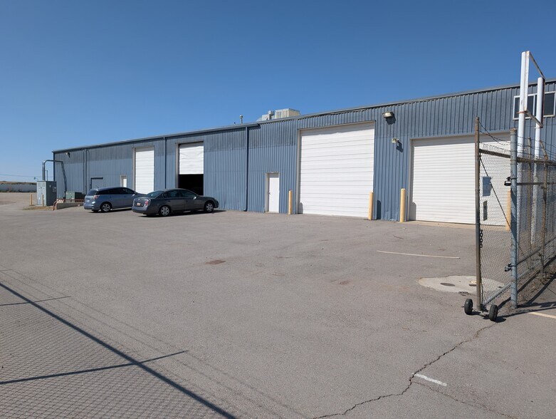 More Photos Of 720-758 S Redwood Rd, Salt Lake City Manufacturing For Lease