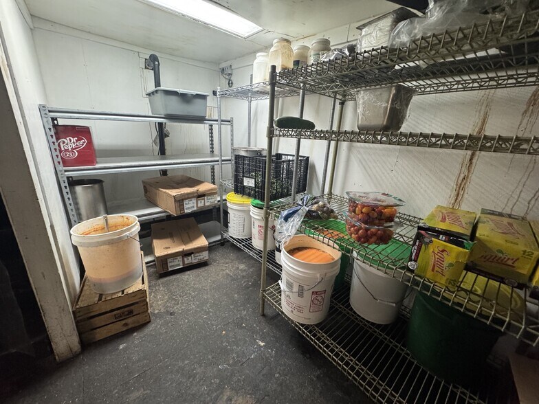 More Photos Of 4112 Pennsylvania Ave, Kansas City Storefront For Sale