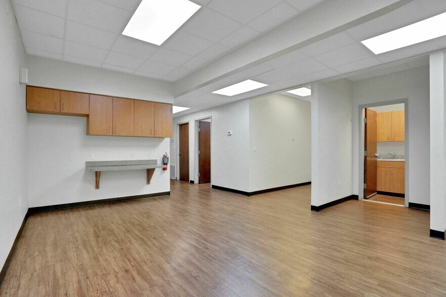 More Photos Of 1712-1736 University Blvd S, Jacksonville Medical For Sale