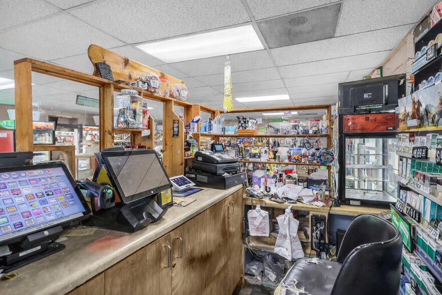 More Photos Of 2550 Parks Mill Rd, Buckhead Morgan Service Station For Sale