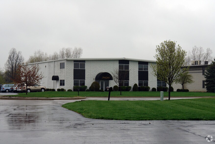 Primary Photo Of 1044 Hamilton Dr, Holland Manufacturing For Sale