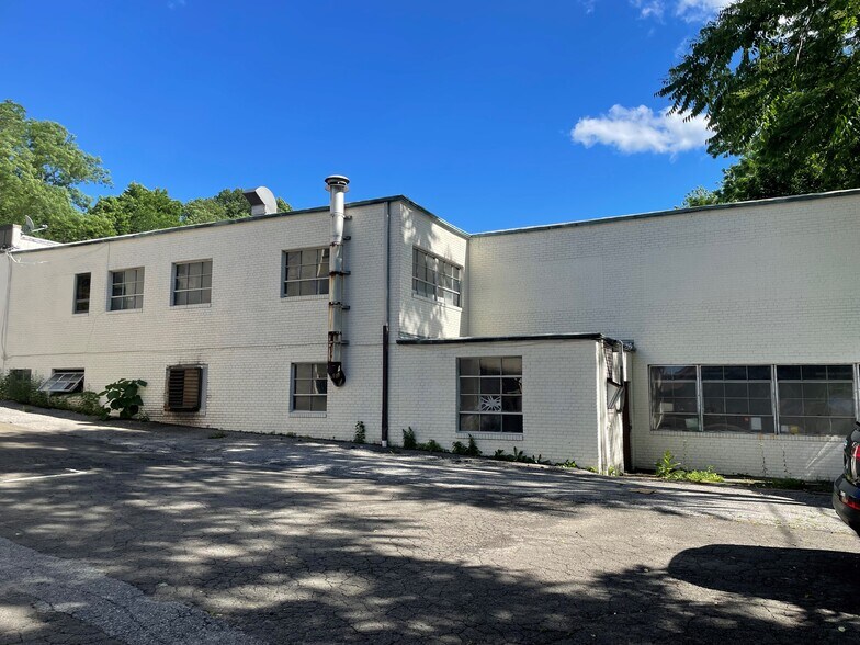 More Photos Of 77 Lafayette Ave, White Plains Light Manufacturing For Lease