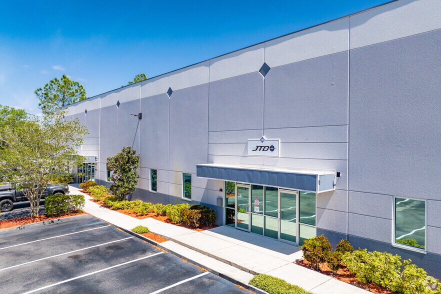 More Photos Of 4446 Pet Ln, Lutz Unknown For Lease