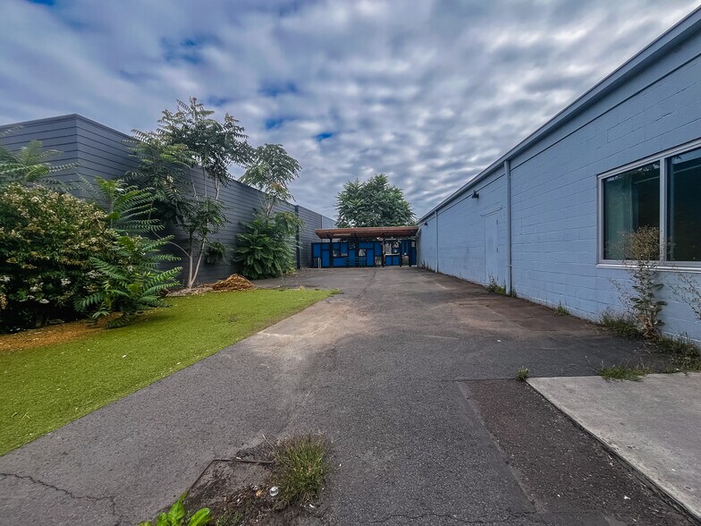 More Photos Of 6130-6144 SE Foster Rd, Portland Freestanding For Lease