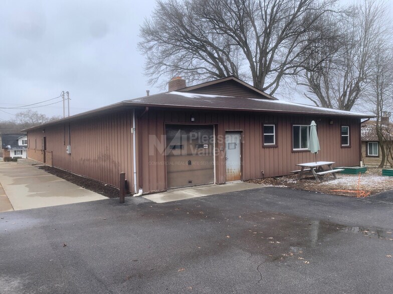 More Photos Of 2561 S Arlington Rd, Akron Office For Sale
