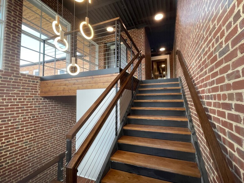 More Photos Of 121-129 N Main St, Mooresville Storefront Retail Office For Lease