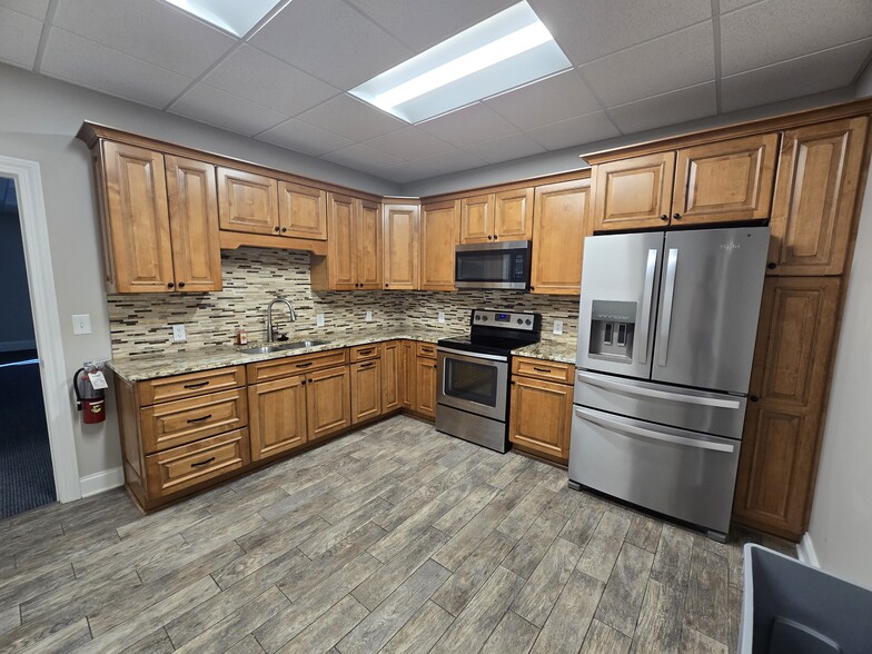 More Photos Of 3113 Mogadore Rd, Akron Warehouse For Sale