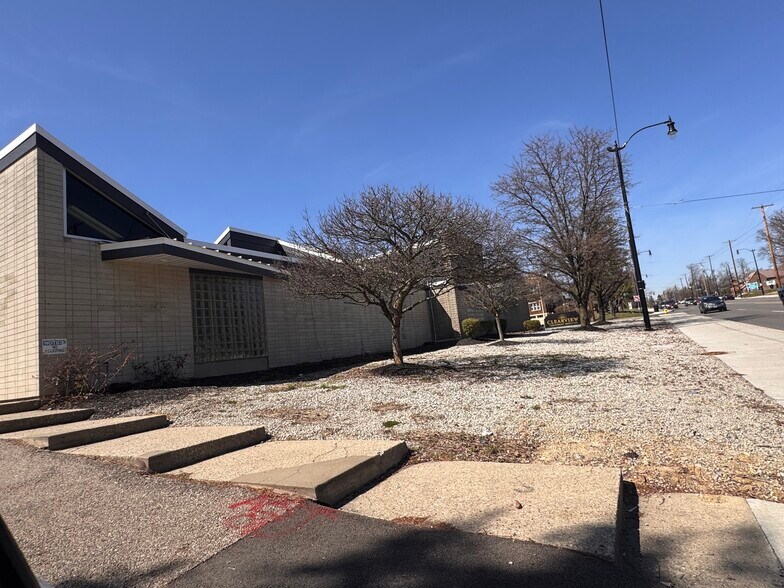 More Photos Of 1100 Salem Ave, Dayton Office For Sale