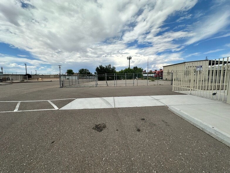 More Photos Of 6119 Hanover Rd NW, Albuquerque Manufacturing For Sale