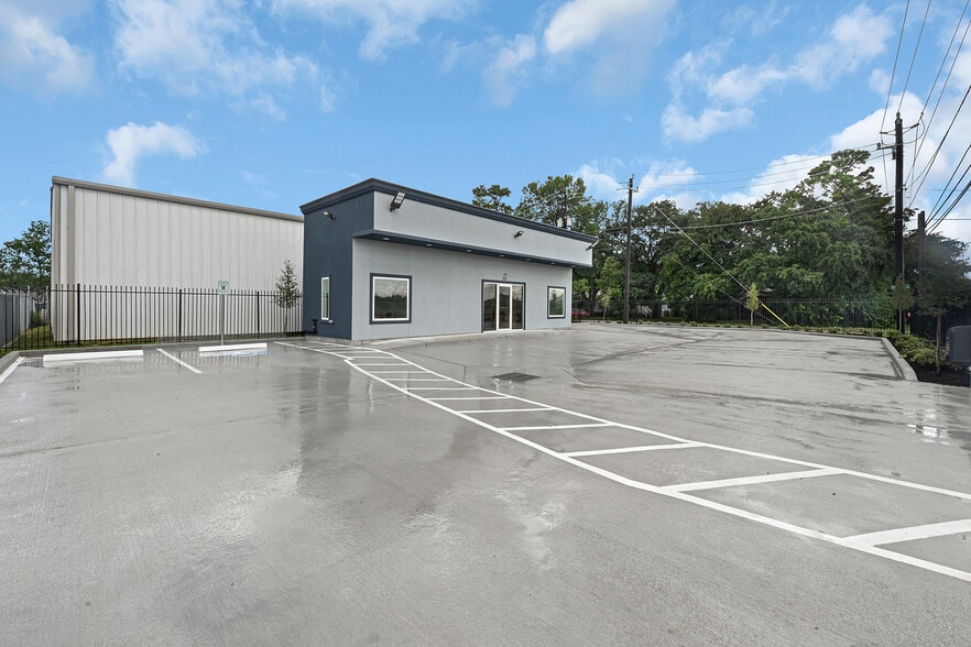 More Photos Of 10751 Almeda Genoa Rd, Houston Office For Sale