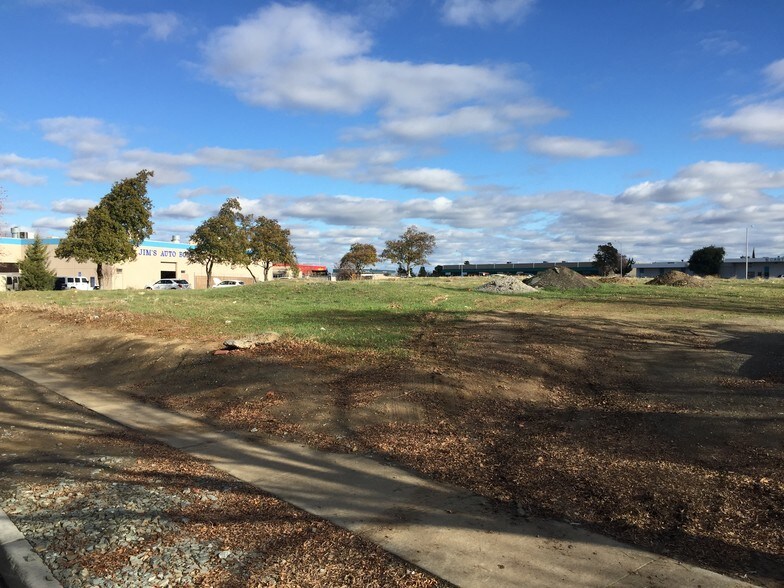 More Photos Of 1700 Auto Center Dr, Antioch Office For Sale