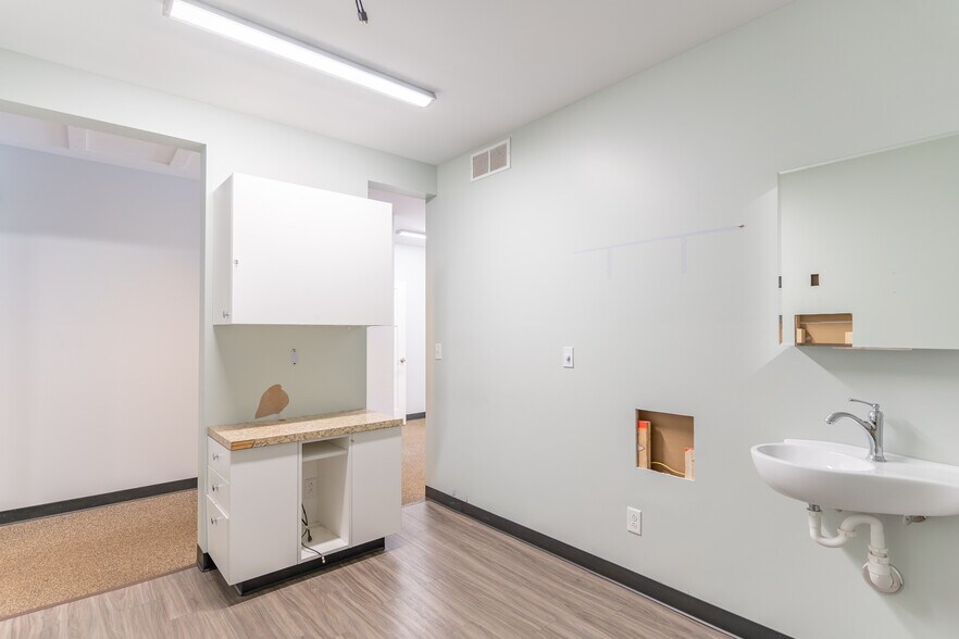 More Photos Of 24 Mill St, Naples Office For Sale