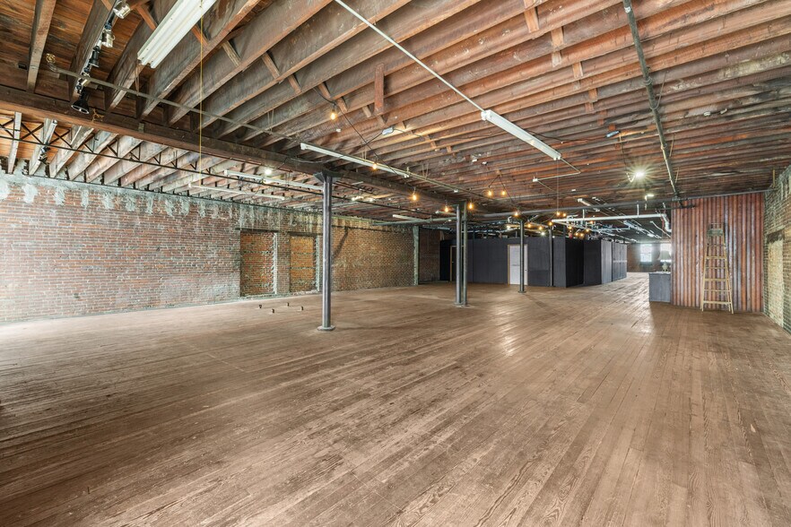 More Photos Of 120 N Elm St, Henderson Storefront Retail Residential For Sale