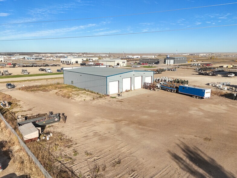 More Photos Of 5042 Jackson St, Williston Warehouse For Lease