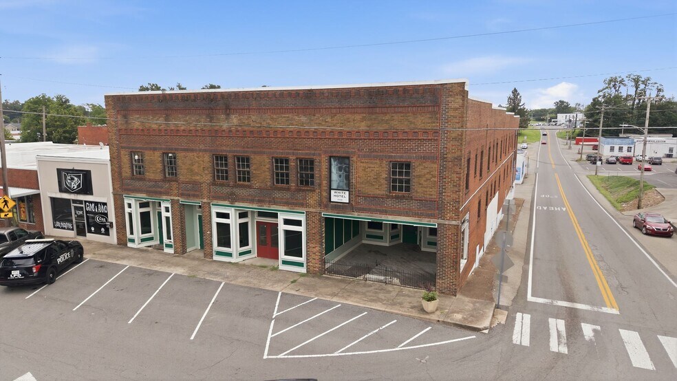 More Photos Of 1 Public Square Red Boiling Springs Sq, Lafayette Showroom For Sale