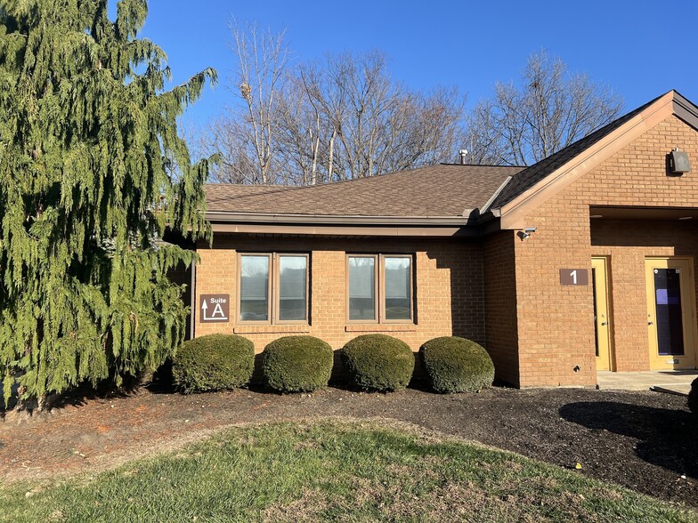 More Photos Of 1375 Kemper Meadow Dr, Forest Park Office Residential For Lease