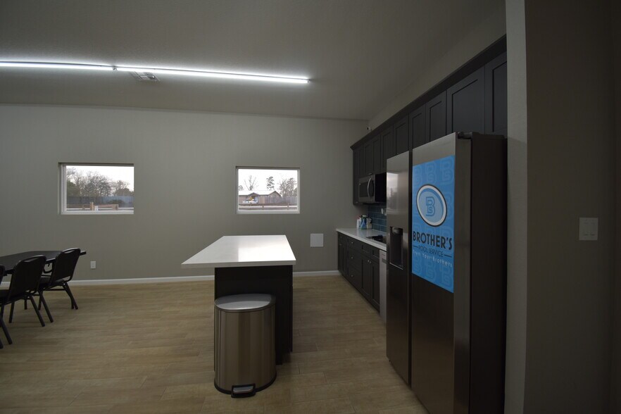More Photos Of 11395 FM 2432 Rd, Willis Light Manufacturing For Sale