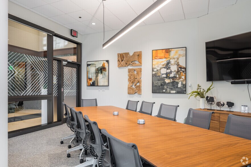 More Photos Of 231 S Bemiston Ave, Clayton Coworking Space