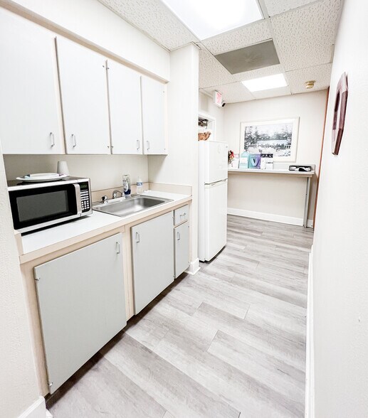 More Photos Of 1403 Medical Plaza Dr, Sanford Medical For Sale