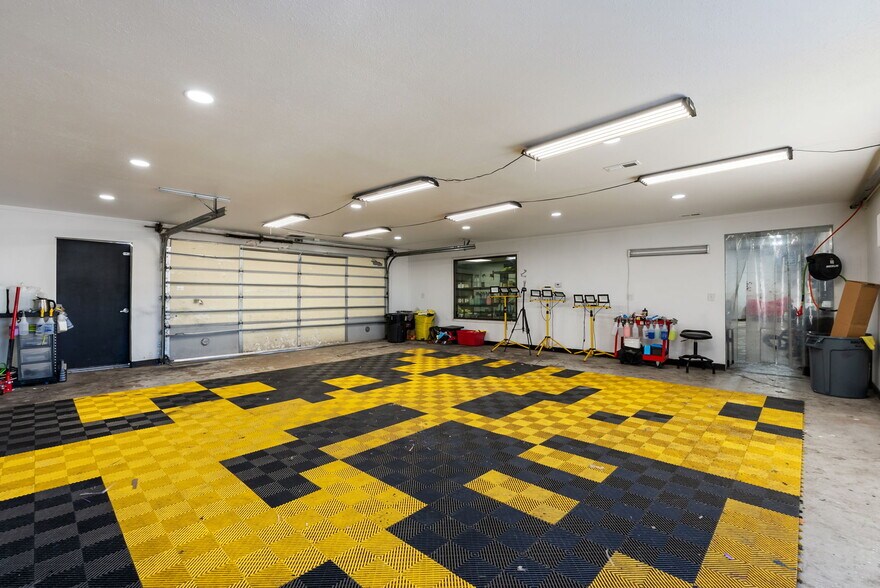 More Photos Of 845 W Moreno Ave, Colorado Springs Warehouse For Sale