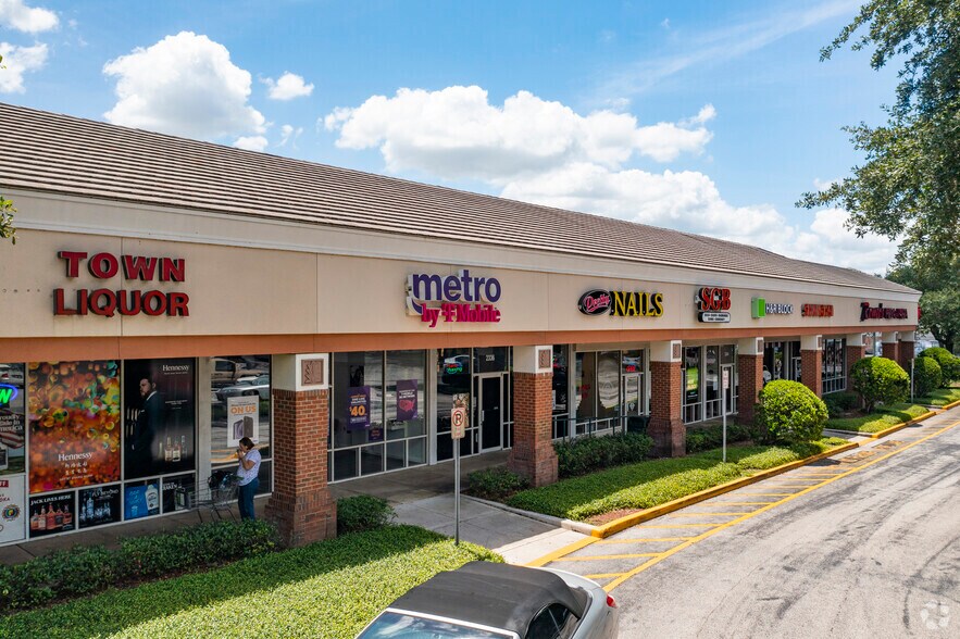More Photos Of 2300 Griffin Rd, Lakeland Unknown For Lease